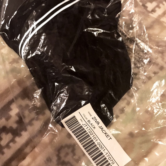 Fabletics Ziva Jacket - Picture 4 of 4